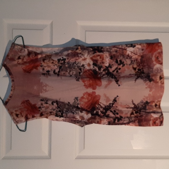SWS Collection sleeveless blouse. - Picture 2 of 3